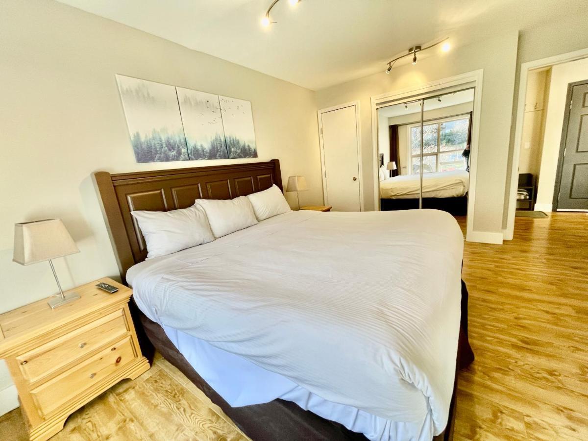 Best Ski In Ski Out Condo At Вістлер Екстер'єр фото